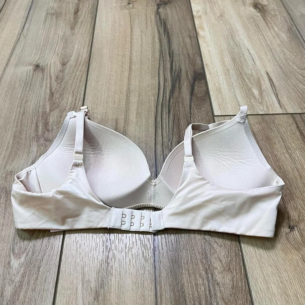 Victoria's Secret Push Up Nude Bra - Picture 3 of 5